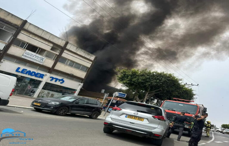 שריפה משתוללת בכניסה לנתיבות