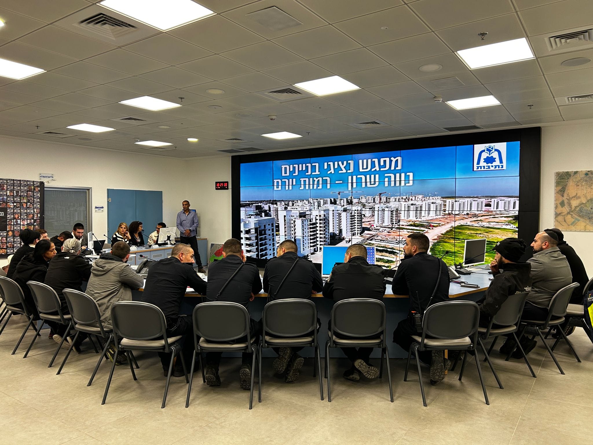 מפגש חירום וביטחון עם נציגות הבניינים ברמות יורם-נווה שרון