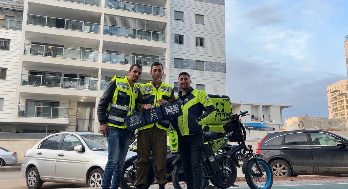 נתיבות תינוקת ננעלה ברכב וחולצה בשלום עי מתנדבי ידידים • גם רכבים שנחסמו הודו לי מאוד על החילוץ