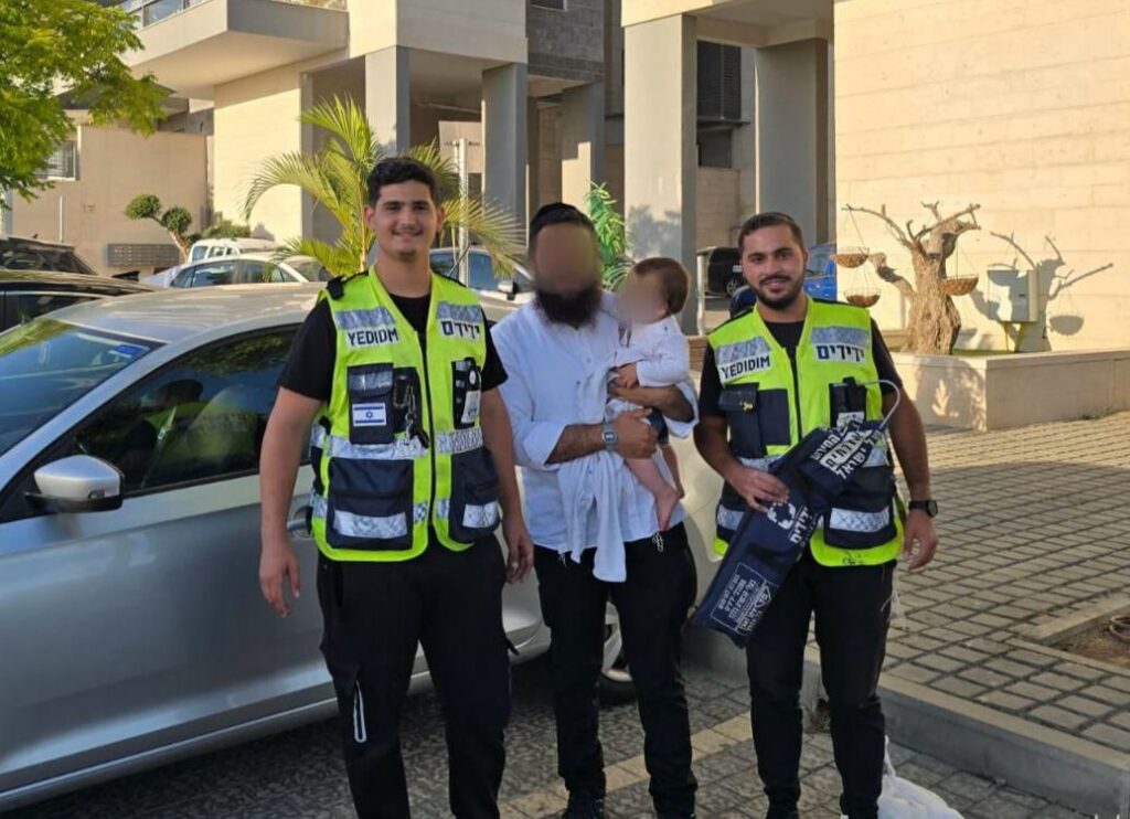 נתיבות תינוקת ננעלה בשגגה ברכב, מתנדבי ידידים חילצו אותה בשלום