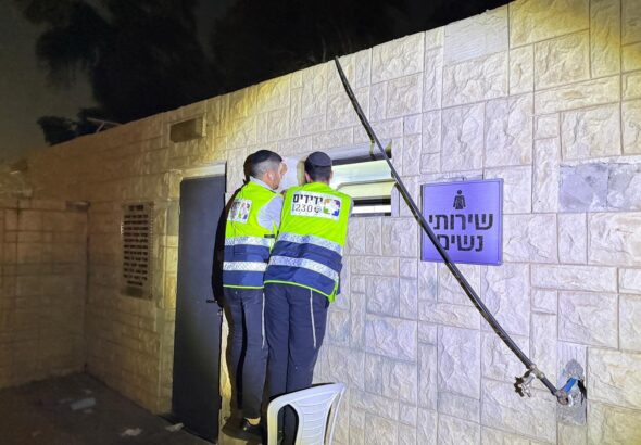 נתיבות: צעירה ננעלה בשירותים במתחם ציון הבבא סאלי, מתנדבי ידידים חילצו אותה בשלום