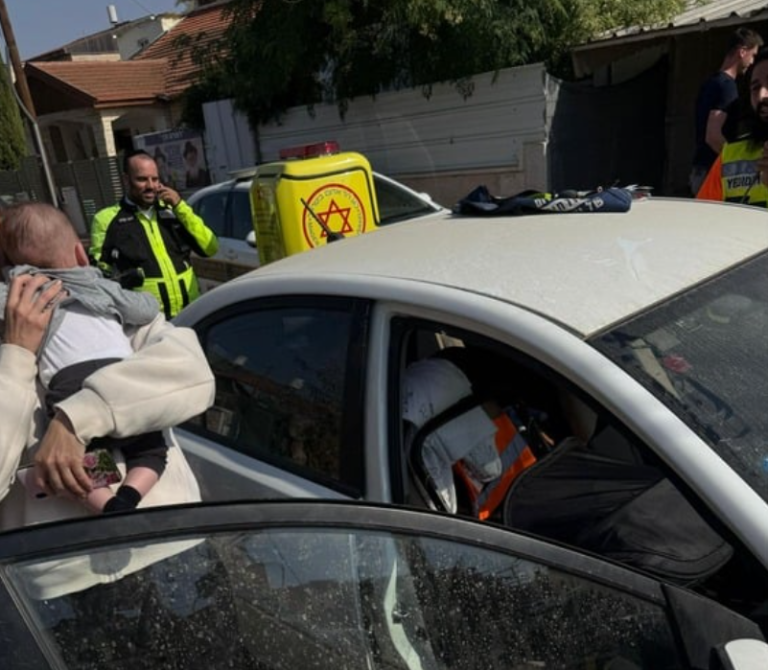 תינוק ננעל ברכב בשגגה, מתנדבי ידידים בשתפ עם יחידת הביטחון 'אופק' חילצו אותו בשלום