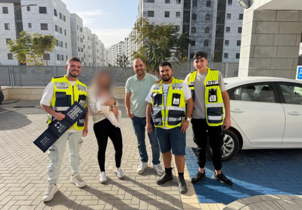 נתיבות תינוקת ננעלה בשגגה ברכב, מתנדבי ידידים חילצו אותה בשלום