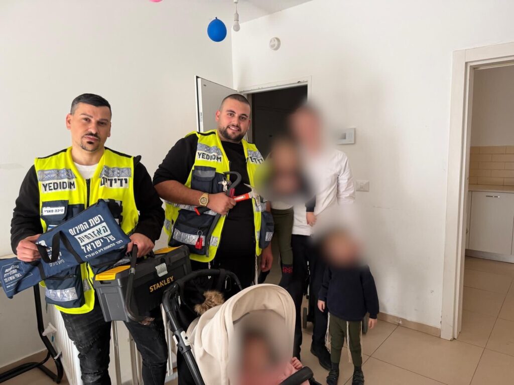 נתיבות: משפחה ננעלה בתוך הממ״ד, מתנדבי ידידים חילצו אותם בשלום