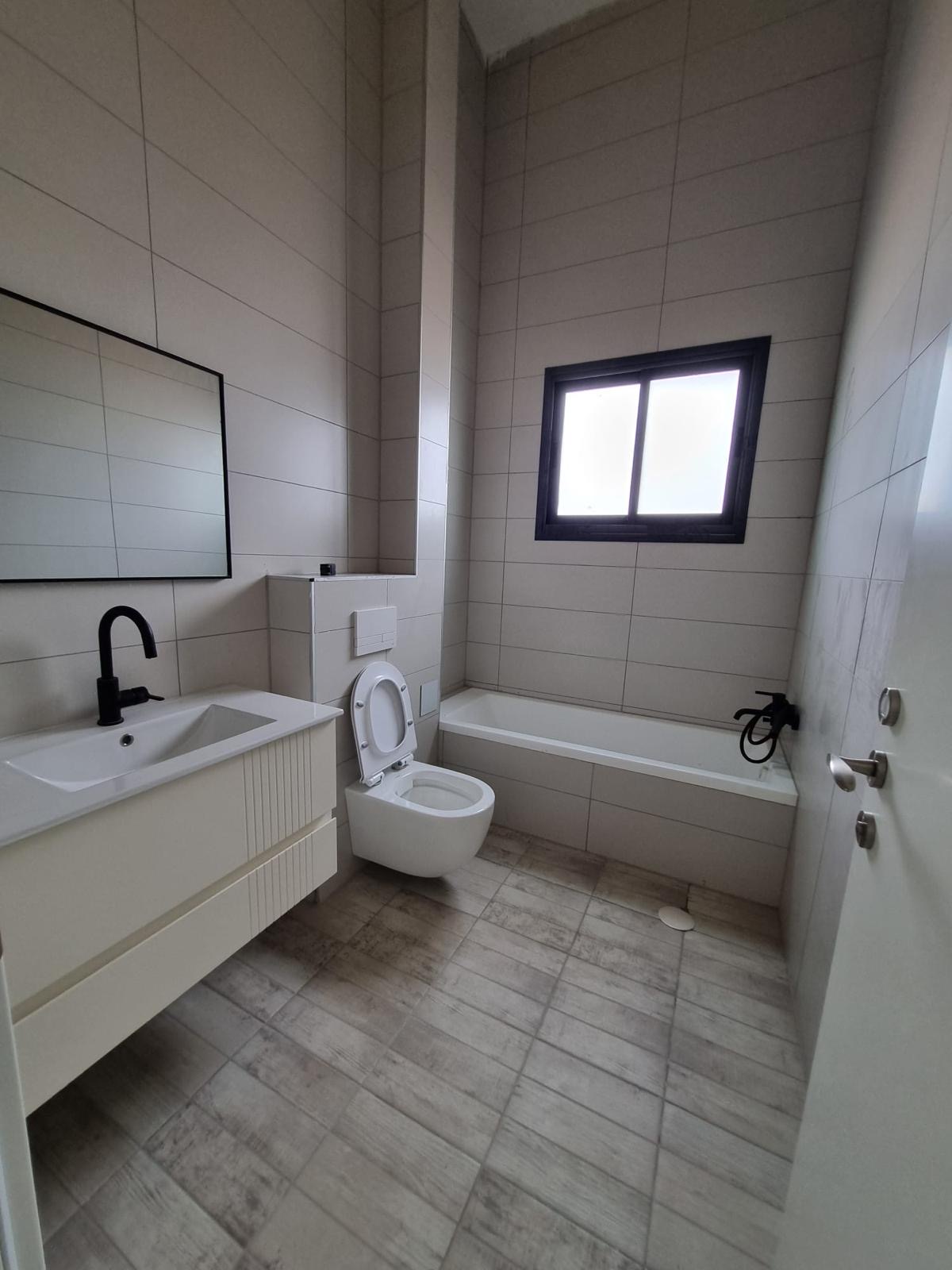 למכירה דירת גן פינתית 4 חד