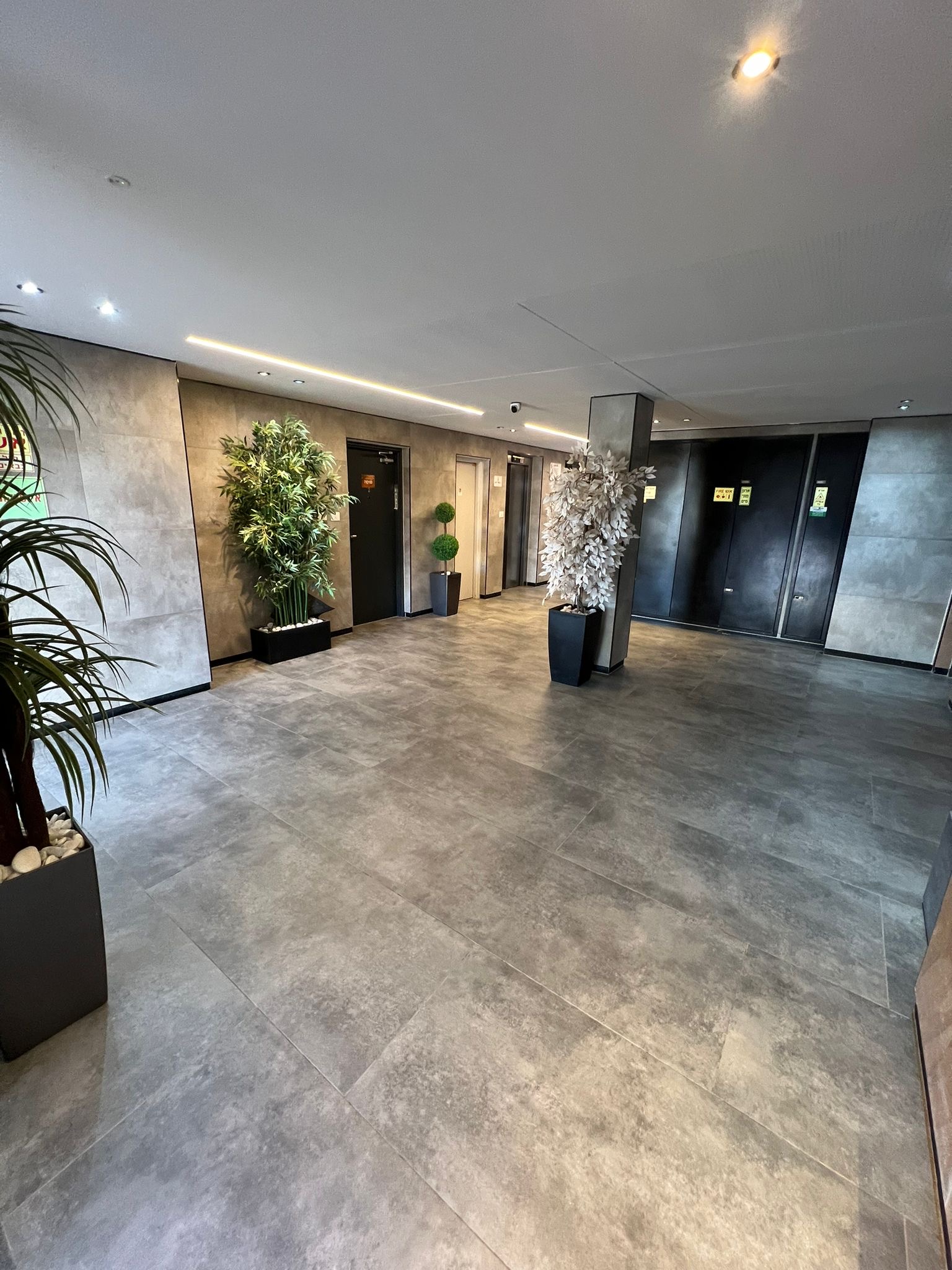 למכירה דירת 5 חד מרווחת קומה 1 בנווה שרון