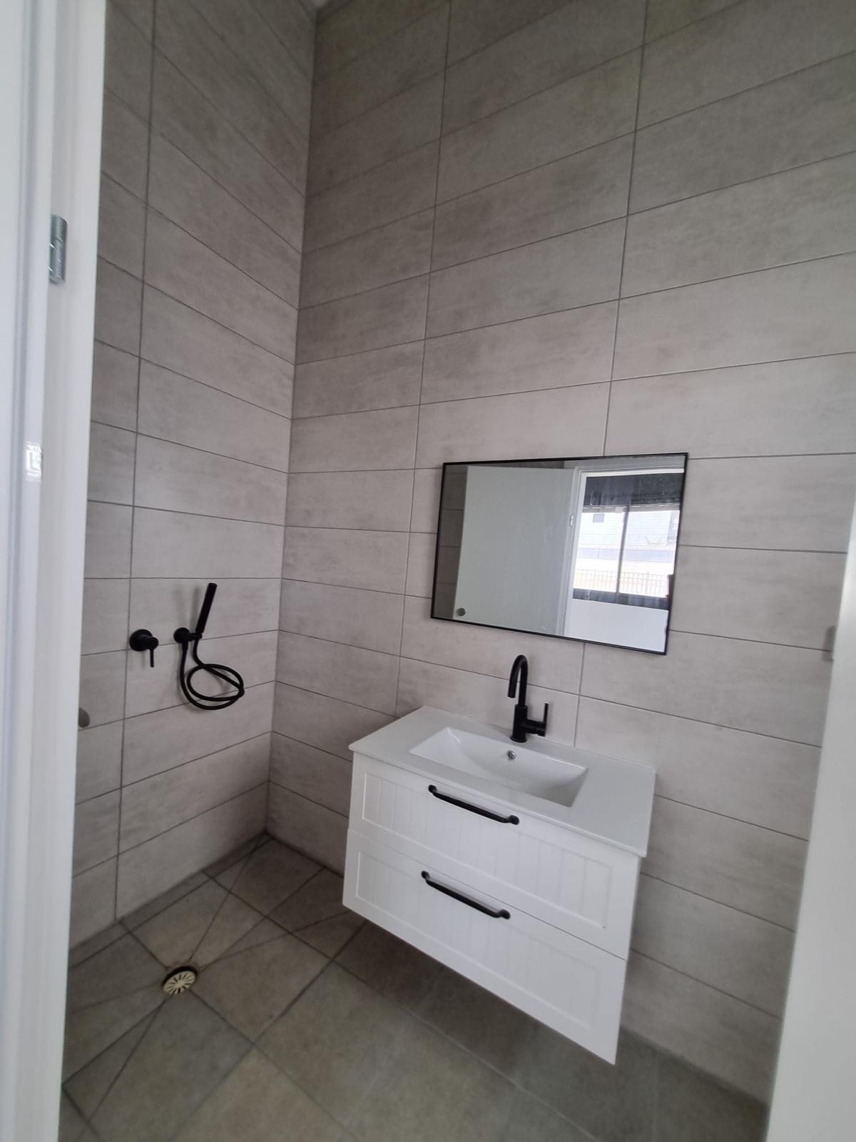 למכירה דירת גן פינתית 4 חד