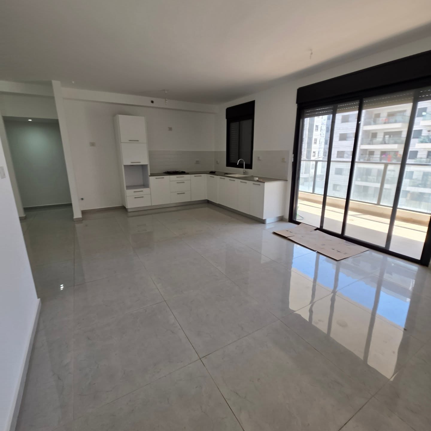 להשכרה דירת 5 חדרים ענקית בנווה שרון נתיבות