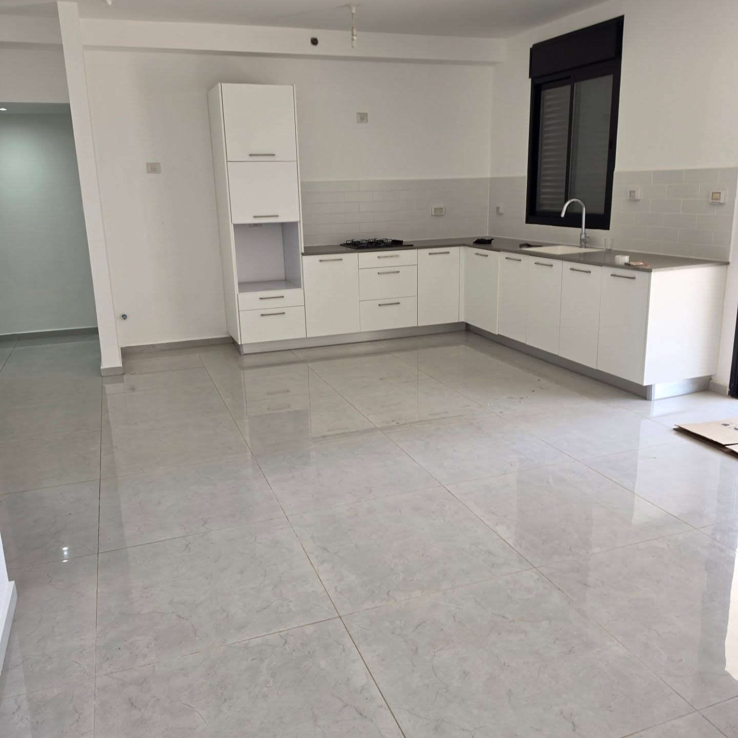 להשכרה דירת 5 חדרים ענקית בנווה שרון נתיבות