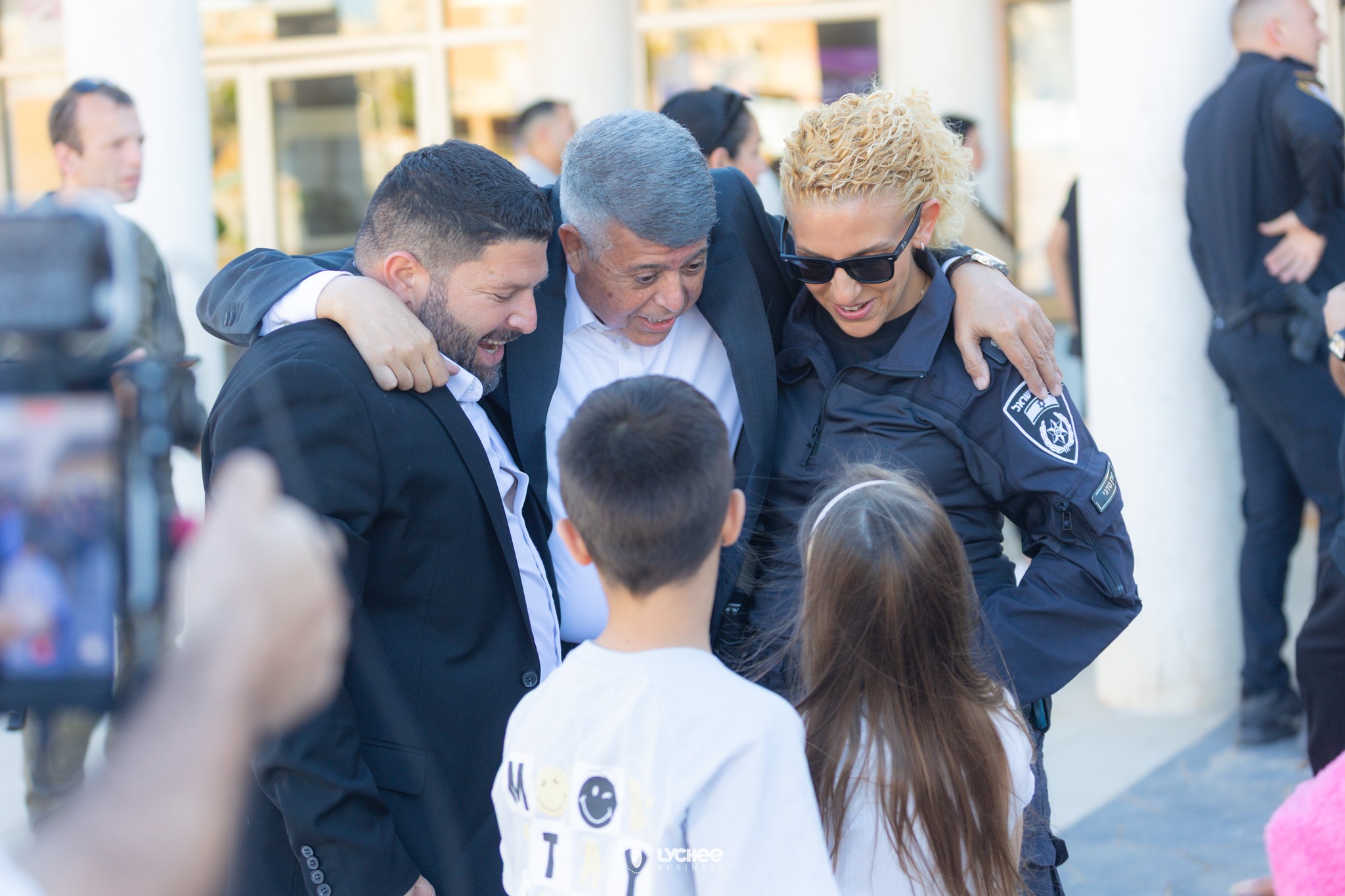 רגעים של גאווה באופקים: הגיבורים עלו לבמה והקהל עמד והריע
