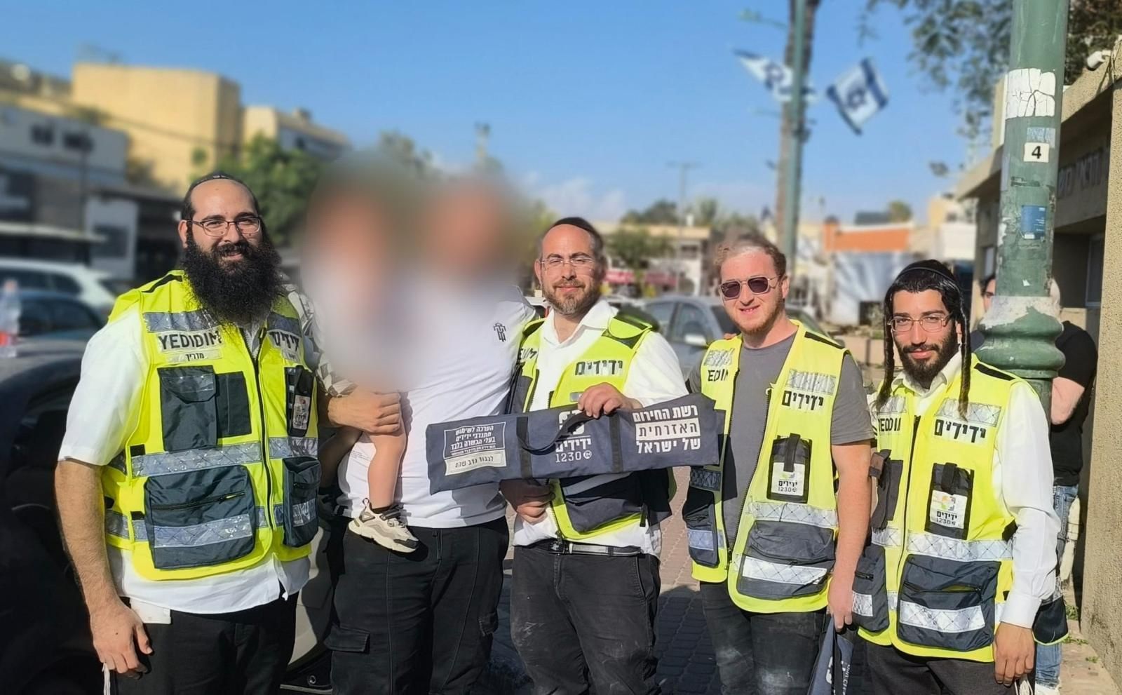 אופקים: פעוט ננעל בשגגה ברכב, מתנדבי ידידים חילצו אותו בשלום