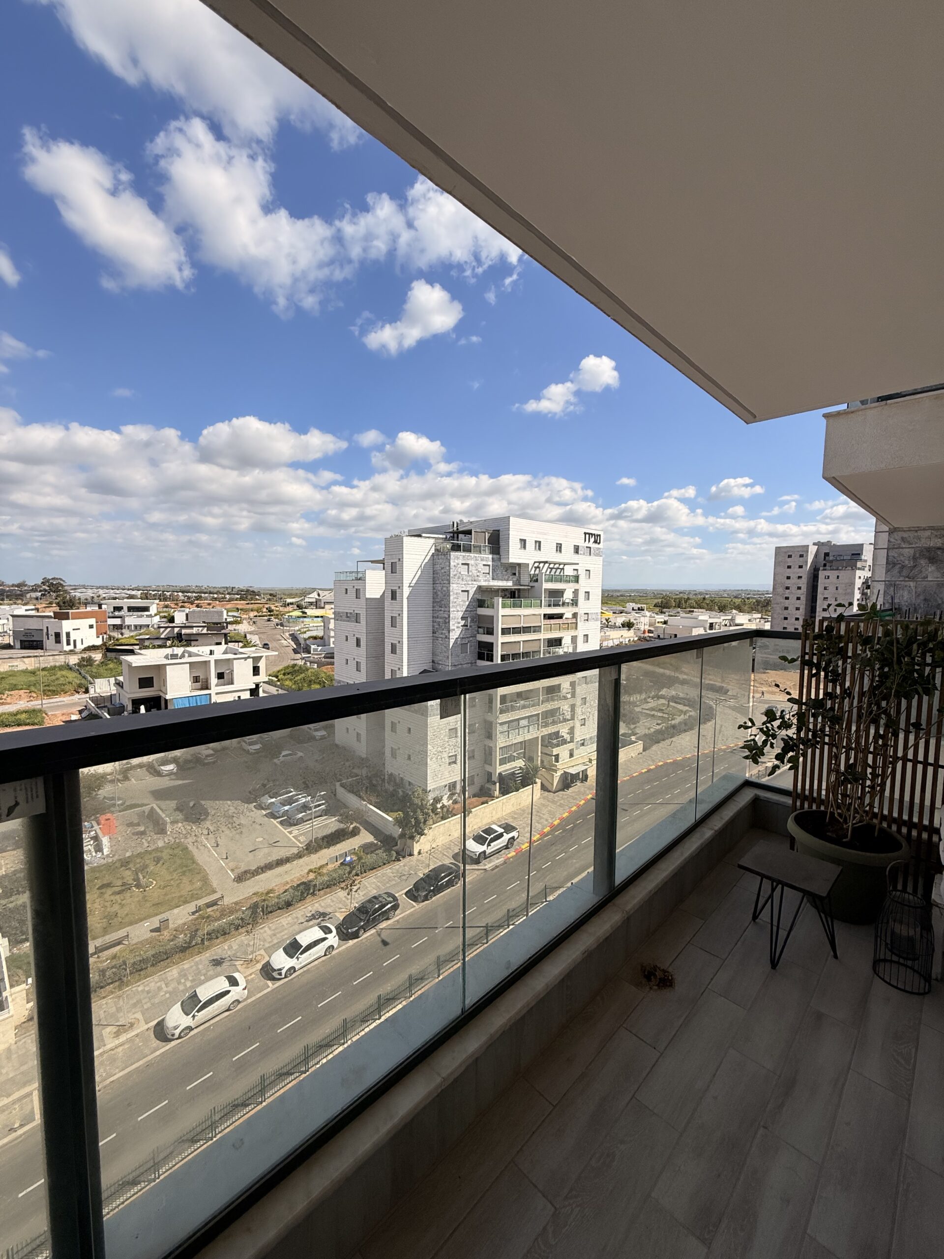 ‏למכירה דירת 4 חדרים מרווחת עם מחסן צמוד