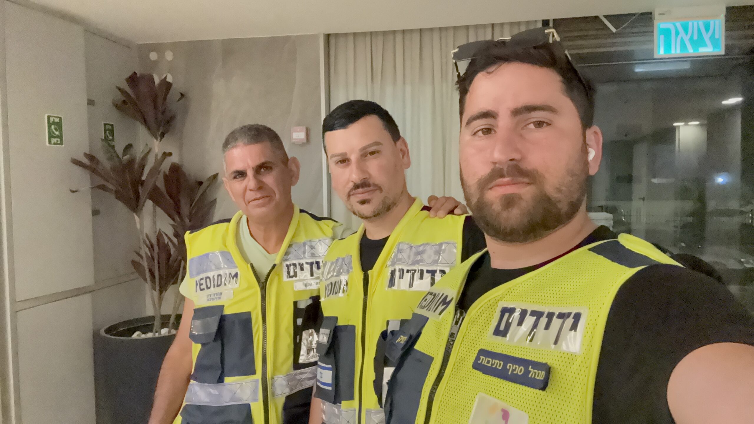 נתיבות: צמידים נתקעו בידה של ילדה – מתנדבי ידידים חילצו אותה בשלום • ״טוב שיש אתכם״ • צפו 🎥