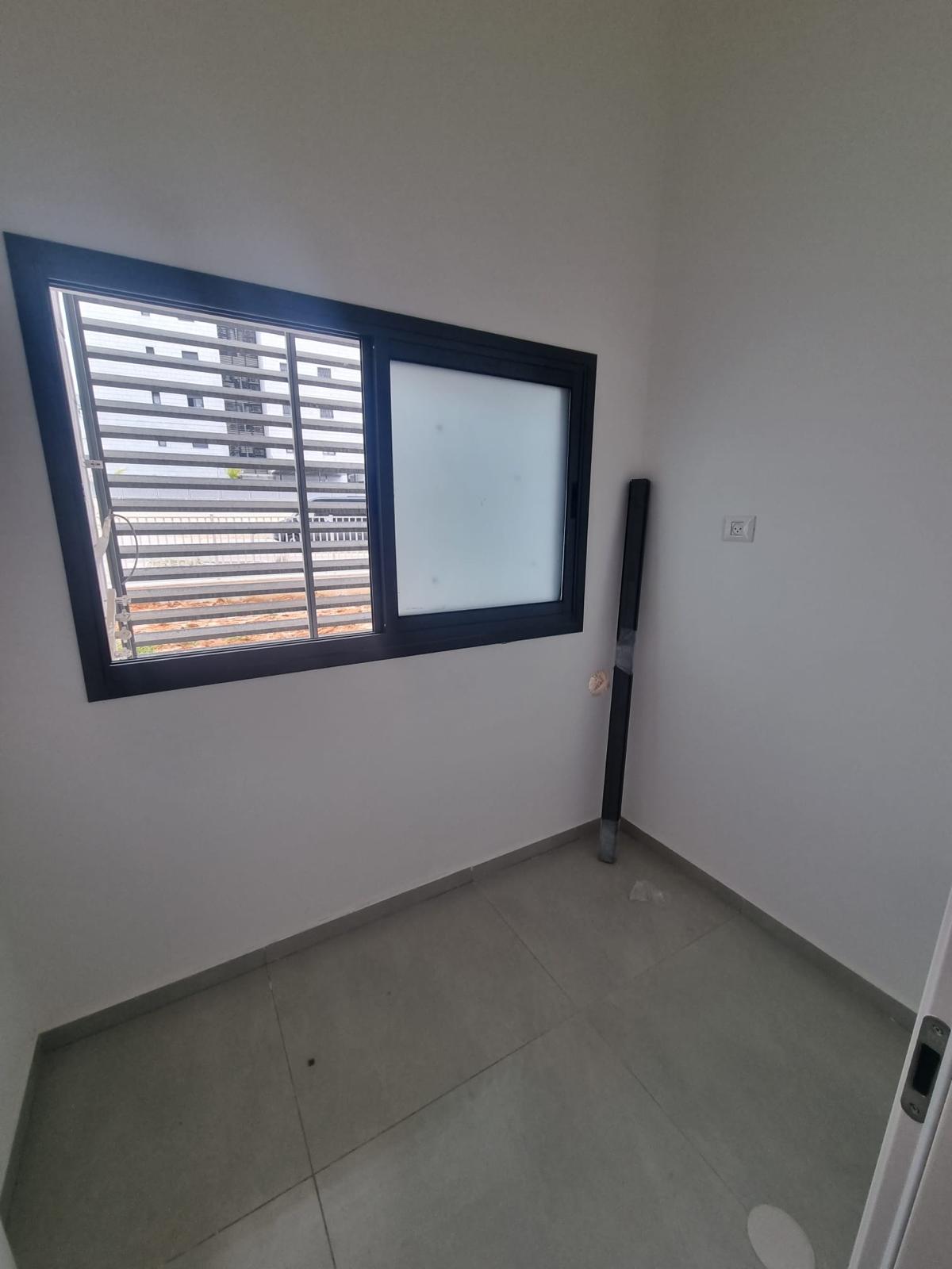 למכירה דירת גן פינתית 4 חד