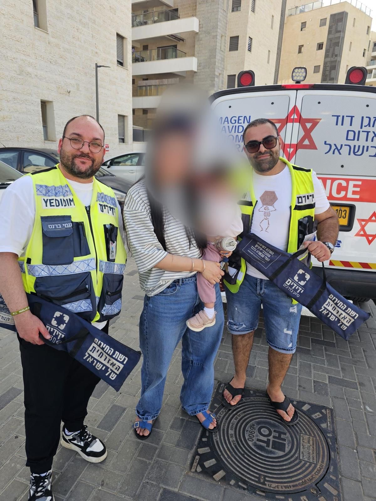 תינוקת ננעלה בשגגה ברכב, מתנדבי ידידים חילצו אותה בשלום • בידידים קוראים להורים לאמץ ״כלל מפתח״