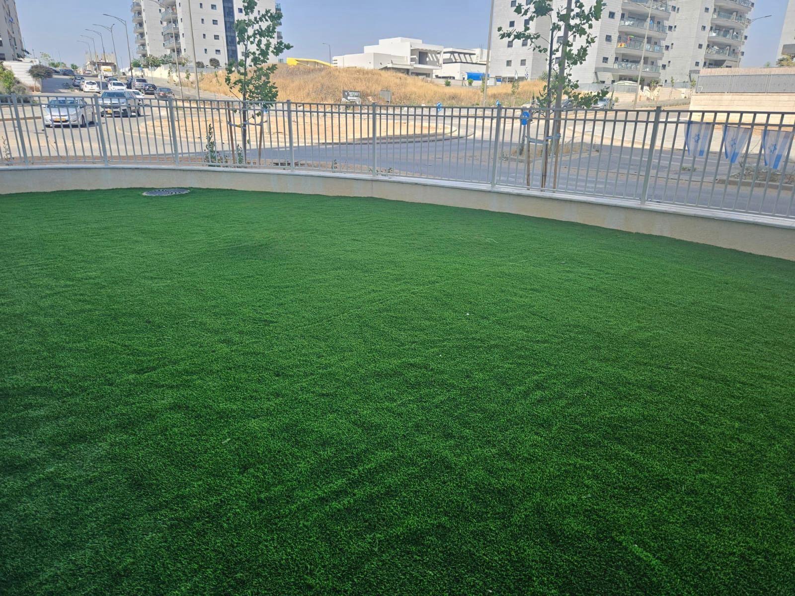 למכירה דירת גן פינתית 4 חד