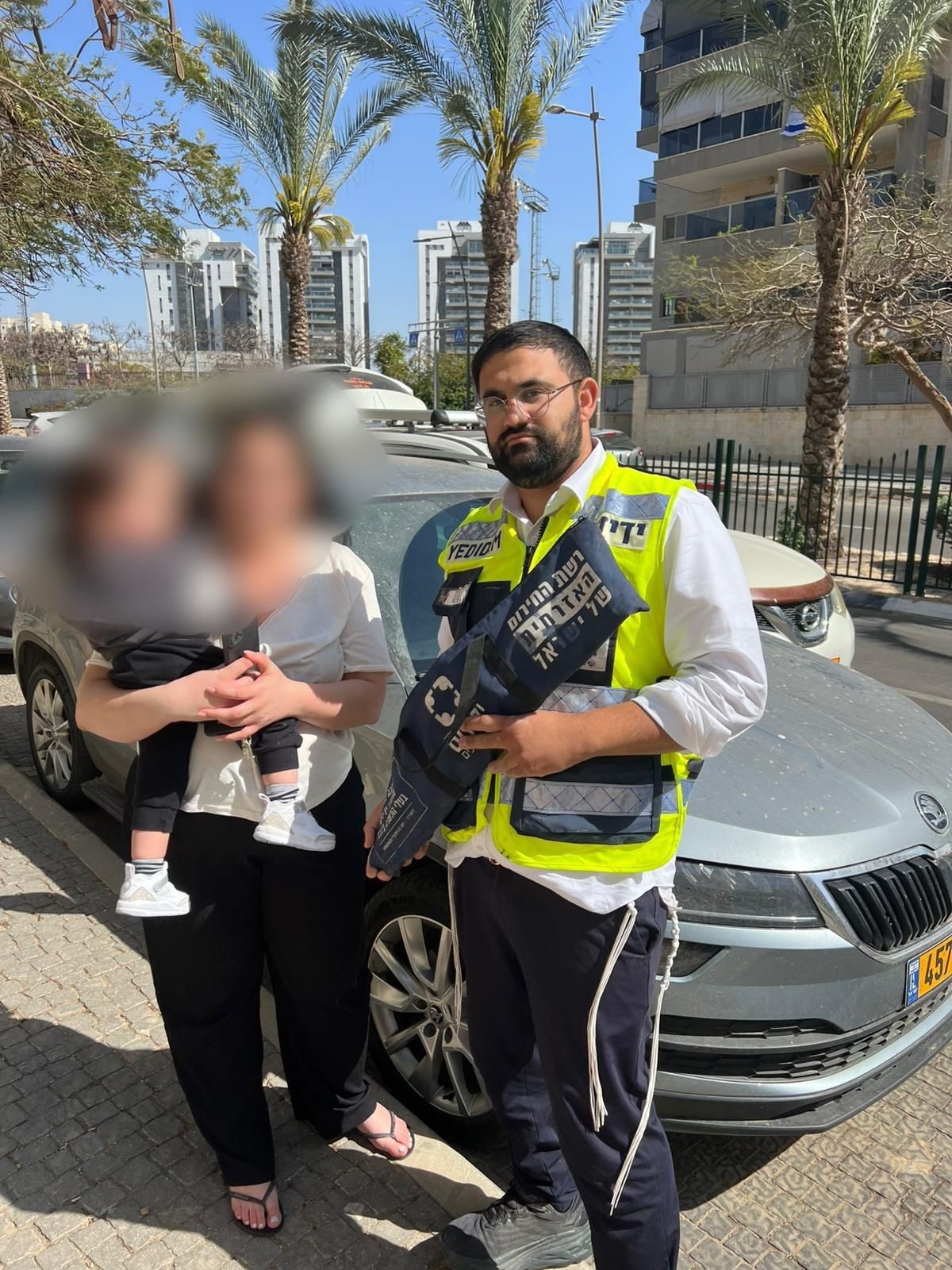 נתיבות: פעוט ננעל בשגגה ברכב, מתנדב ידידים חילץ אותו בשלום