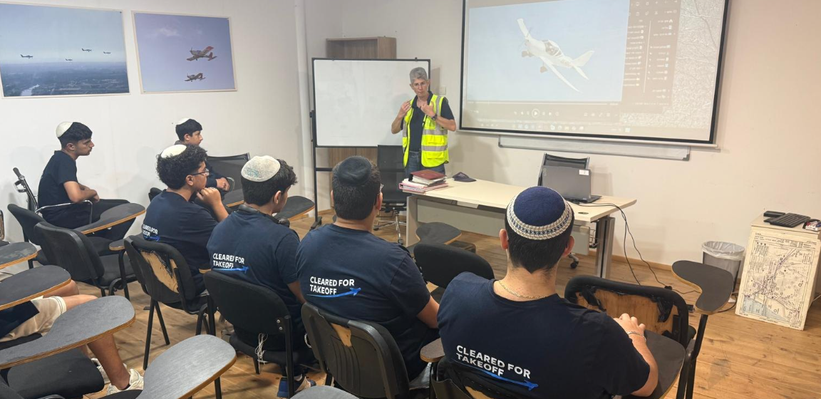 היסטוריה בנתיבות: תלמידי מרכז התעופה האזורי המריאו לטיסת הבכורה