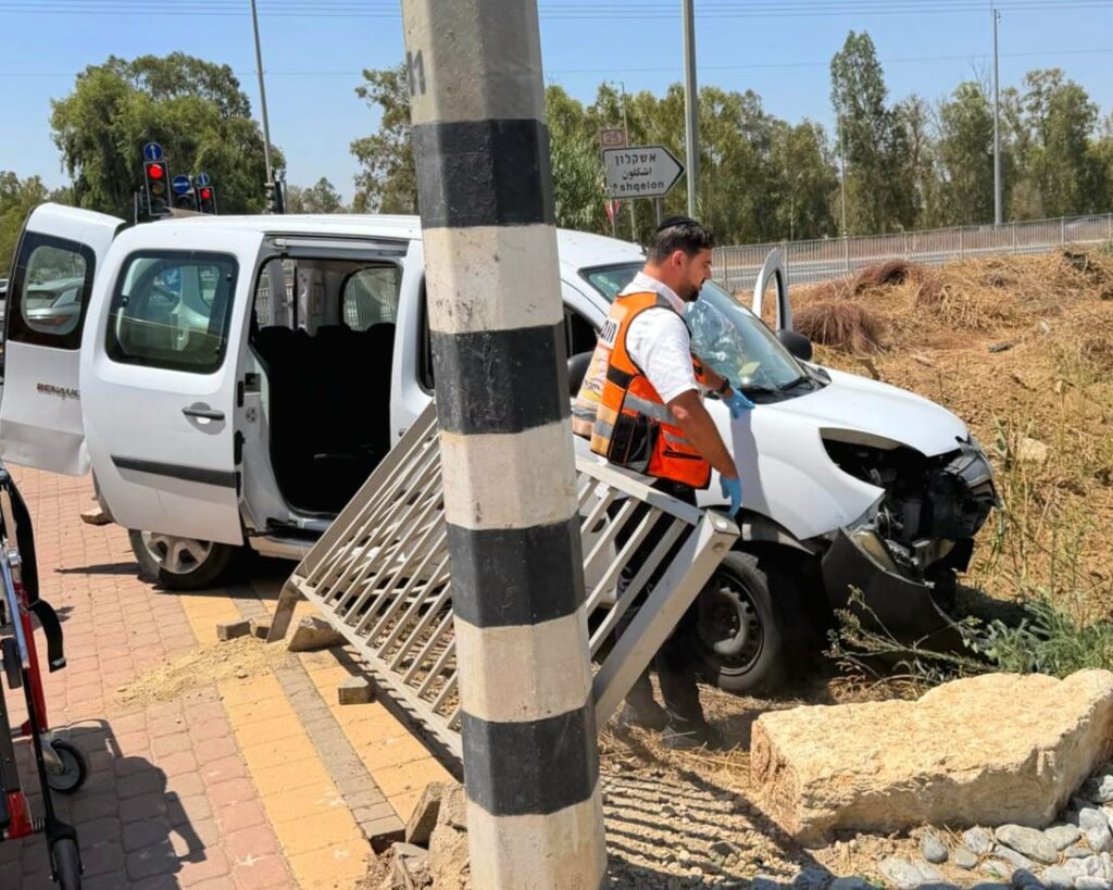 תאונה עצמית בכביש 25 סמוך לצומת תדהר: נהג כבן 60 נפצע באורח קל