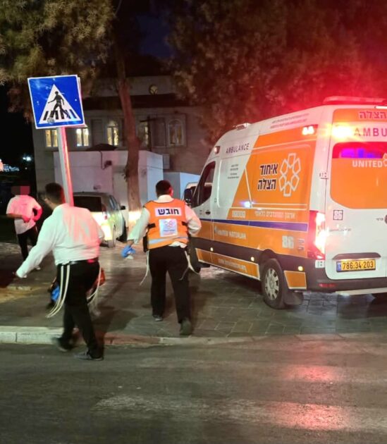 צוותי הרפואה של איחוד הצלה הוזעקו לרחוב יוסף סמילו בנתיבות עקב דיווח על הולך רגל שנפגע מרכב.