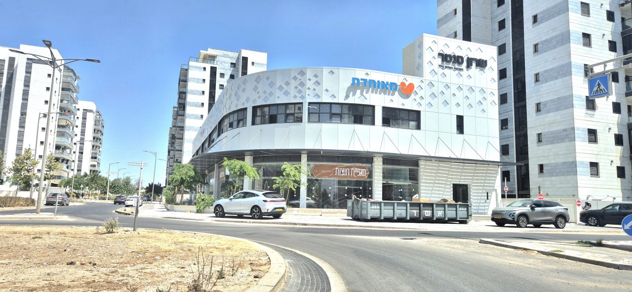 דירת 5 חדרים יפיפיה ומוארת עם מרפסת סוכה