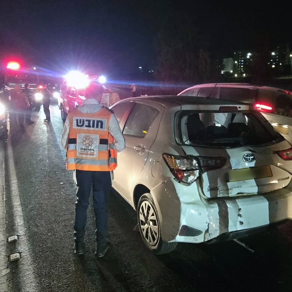 תאונה עם מעורבות מיניבוס ורכב אירעה בכביש 25 סמוך למושב תקומה.