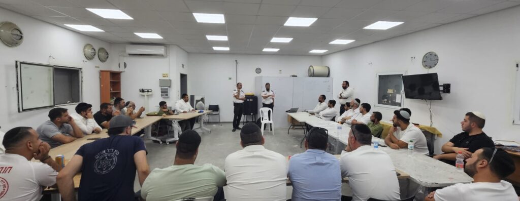 ממשיכים להתמקצע ולהציל חיים: 30 מתנדבי הצלה דרום החלו קורס חובשים בכירים בנתיבות