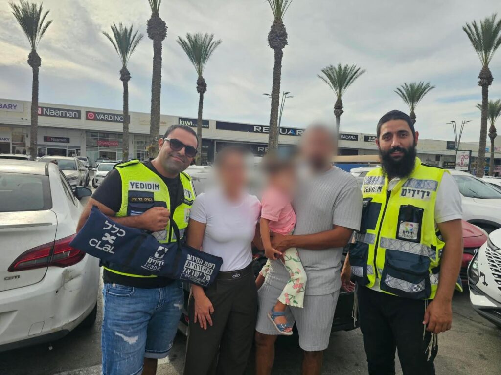 נתיבות: פעוטה ננעלה בשגגה ברכב, מתנדבי ידידים חילצו אותה בשלום • ״ההורים הודו לנו ולהקב״ה״