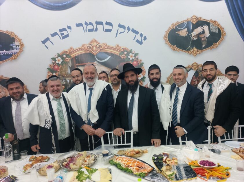 מחזקים את הקשר עם השטח: נציגי ש״ס נתיבות במפגש בסוכתו של אריה דרעי